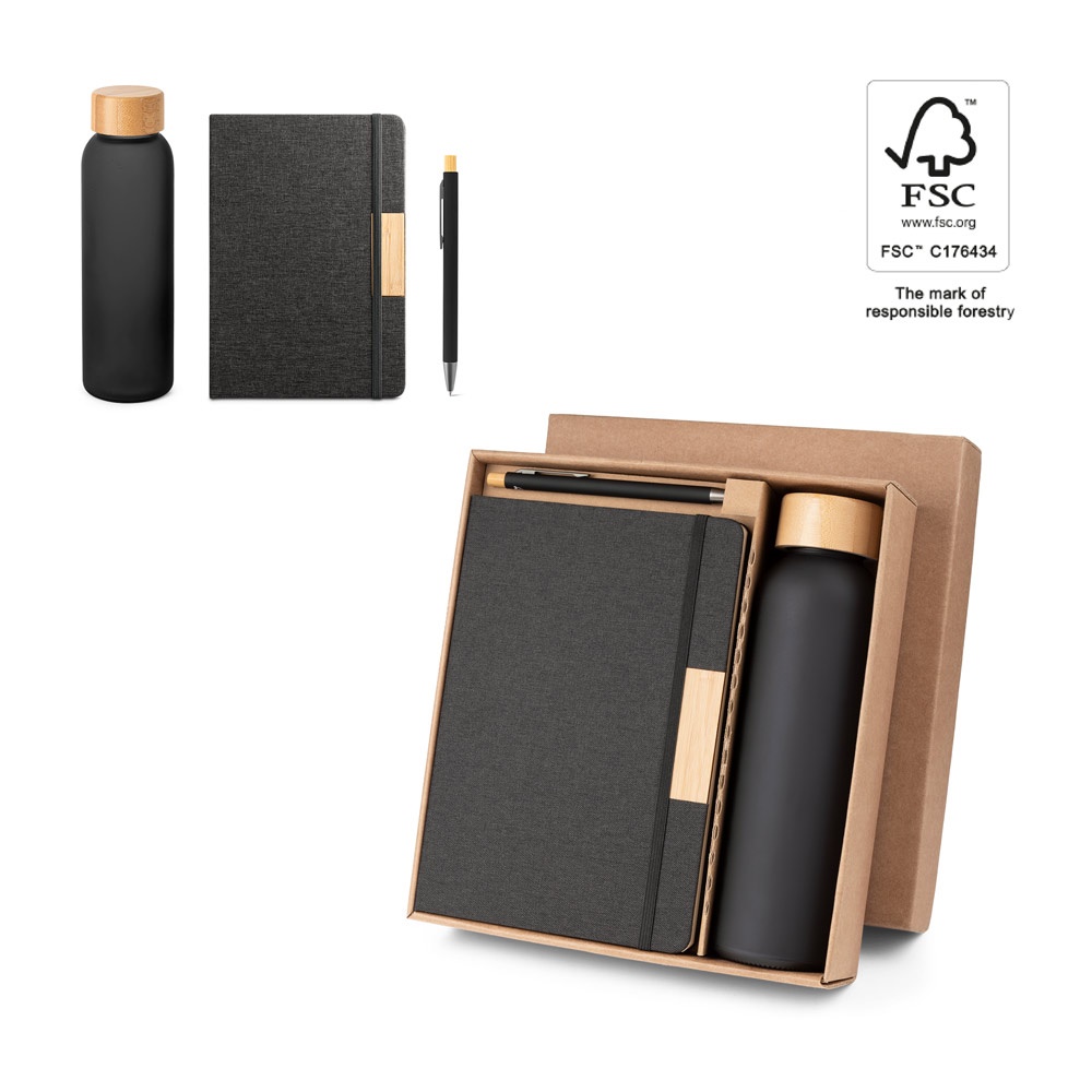 Ensemble composé d'un stylo à bille, d'un bloc-notes et d'une bouteille, fabriqués à partir de PET recyclé, d'aluminium recyclé et de bambou
